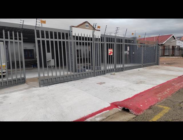 600M² BUILDING FOR SALE IN SPRINGS CENTRAL